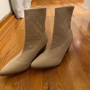 Coconuts by Matisse Sock Booties